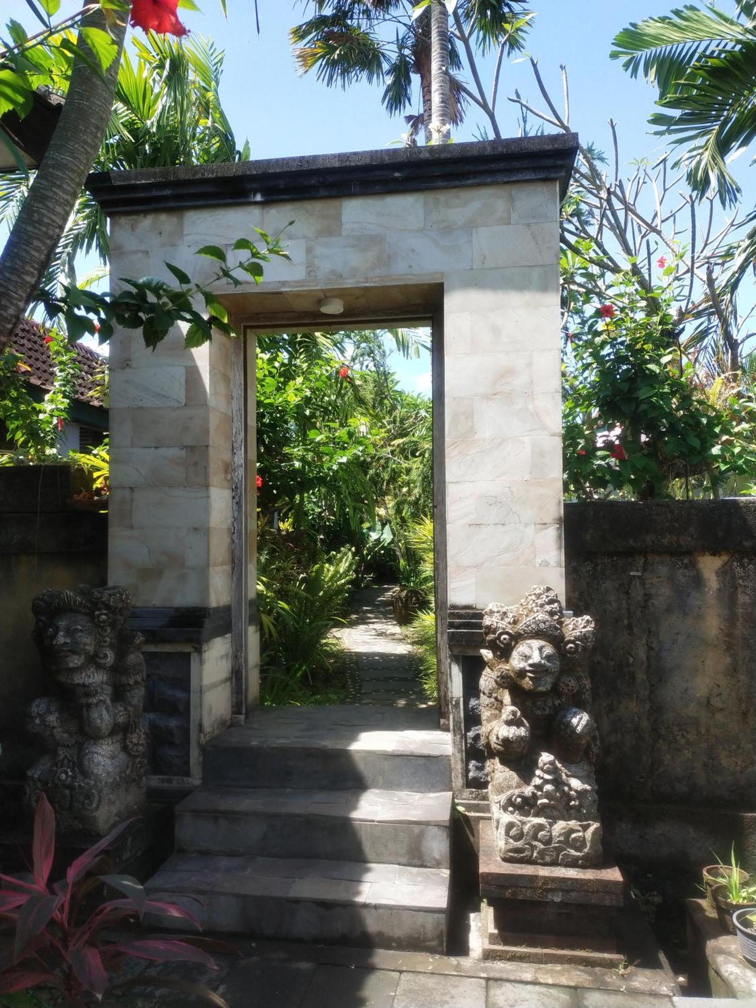 Comeback Guesthouse Canggu Dış mekan fotoğraf